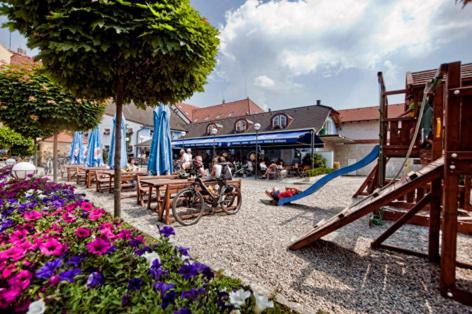 Hotel Restaurant Modra Hvezda Dobřany Eksteriør billede